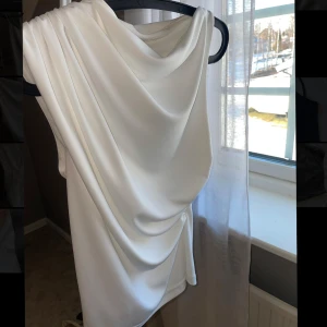 Vit draperad topp🌟 - Draperad vit topp från Zara🌸