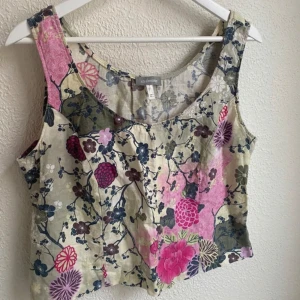 Topp  - Blommig topp💕