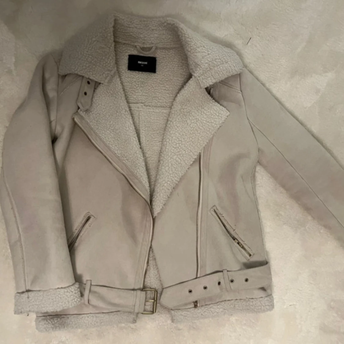 Beige jacka med foder