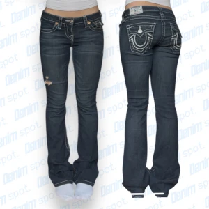 True Religion Bootcut Jeans💙 - storlek w26 • Mått: Längd: 99cm Innerbenslängd: 79cm midjebredd: 38cm lårbredd: 25cm Benöppning: 20cm • OBS! Lite distressing på benen •  Vid frågor, meddela här! 💙