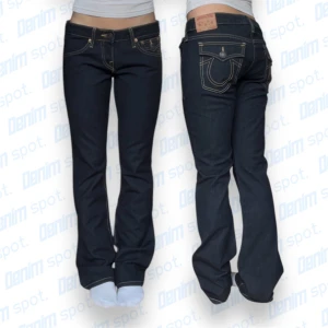 Lågmidjade True Religion Bootcutjeans💙 - nyskick! storlek w28 • Mått: Längd: 98,5 cm Innerbenslängd: 80cm midjebredd: 39cm lårbredd: 22 cm Benöppning: 19,5cm • Vid frågor, meddela här! 💙