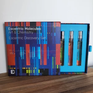 Escentric Molecules Discovery Set 3/5  - Upptäck Escentric Molecules med detta färgglada Discovery Set. Det är alltså eccentric 03, 04 05 som finns kvar i setet 😊 Endast sprutade ett fåtal gånger. Kommer.med hela boxen men önskas det enskild doft går det bra att skriva! 