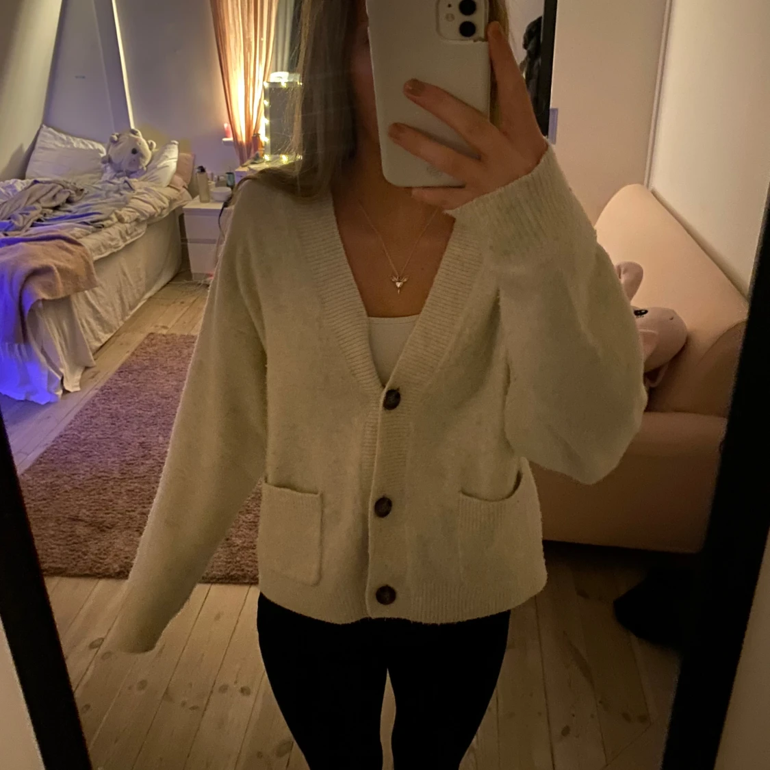 Beige kofta med knappar