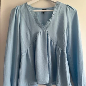 Blus Vero Moda  - Fin vår och sommar blus som är använd ett fåtal gånger 