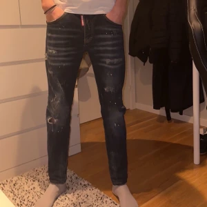 Dsquared2 jeans - Dsq2 x ibraimovic jeans. Super snygga och inte alls mycket använda köpta nya för 630€ storleken är 48