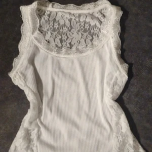 Vit linne - Jätte fin i bra skick kom med förslag för pris