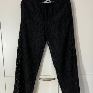 Lace pants - Lace pants från Zara och använt typ två gånger. 🩷