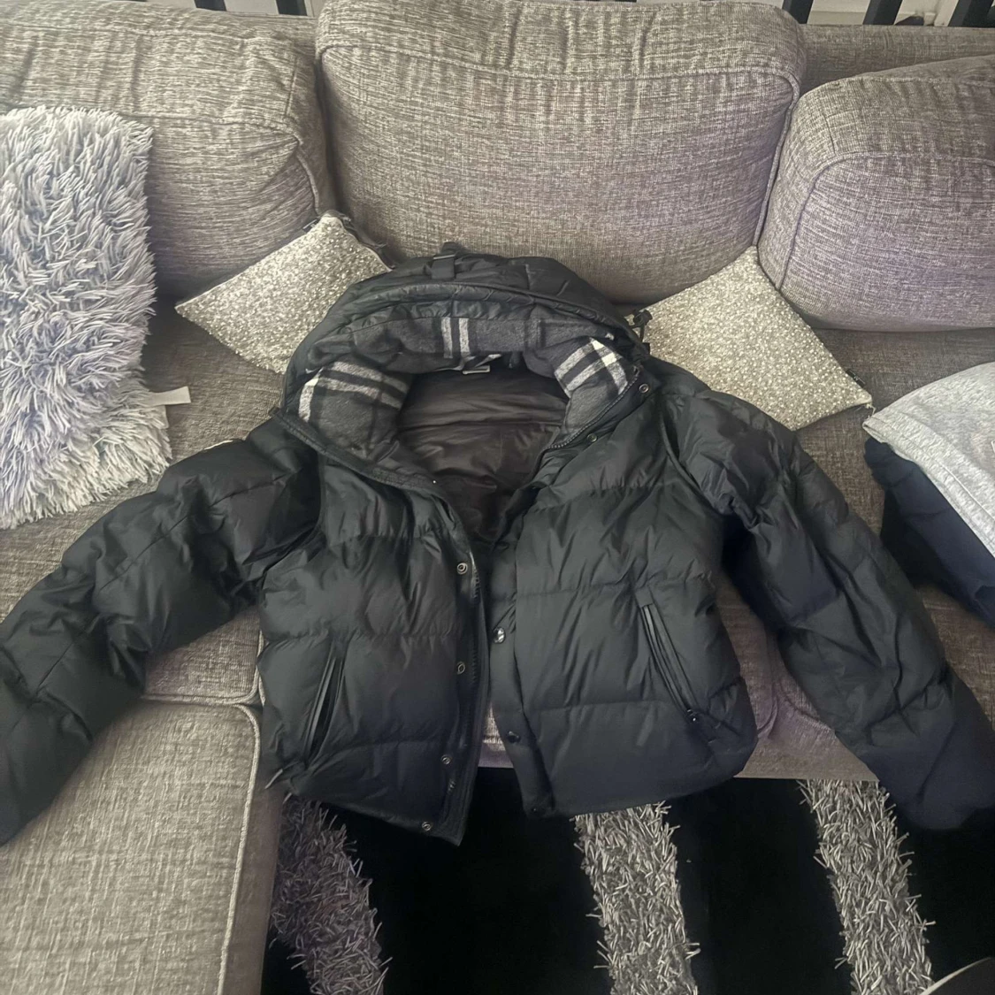 Svart dunjacka från Burberry