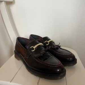 Dr martens loafers - Dr martens loafers, inte så använda men lite creasing