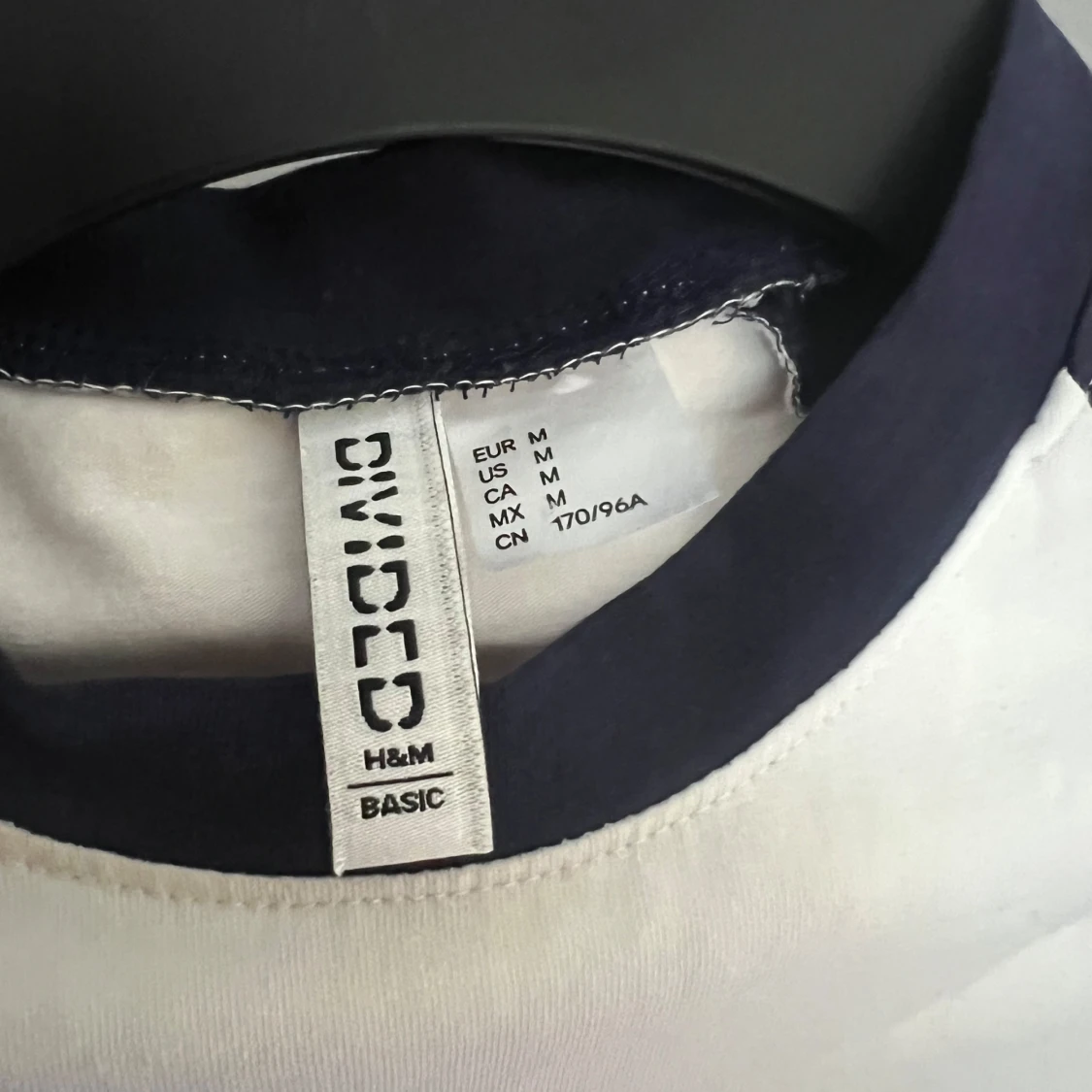 Vit och svart croppad t-shirt från H&M - 2