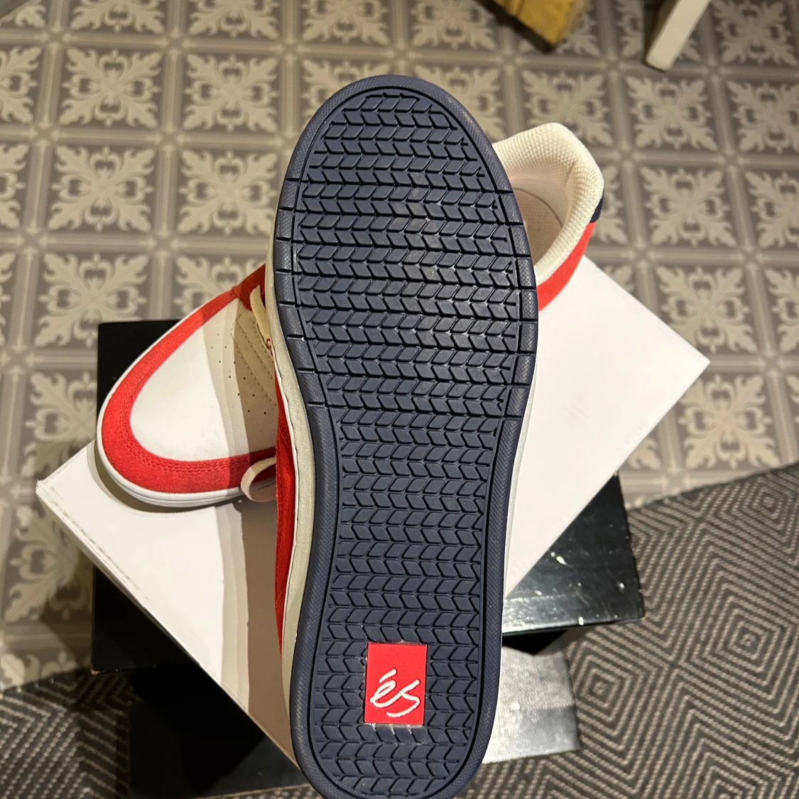 Etnies Scout x TTFF sneakers i rött och vitt i strl 42 - 1