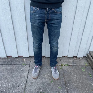 Nudie jeans  - Nudie jeans - Modell: Grim Tim - Storlek: W28/L30 - skick: 9/10 - Nypris runt 2000kr 
