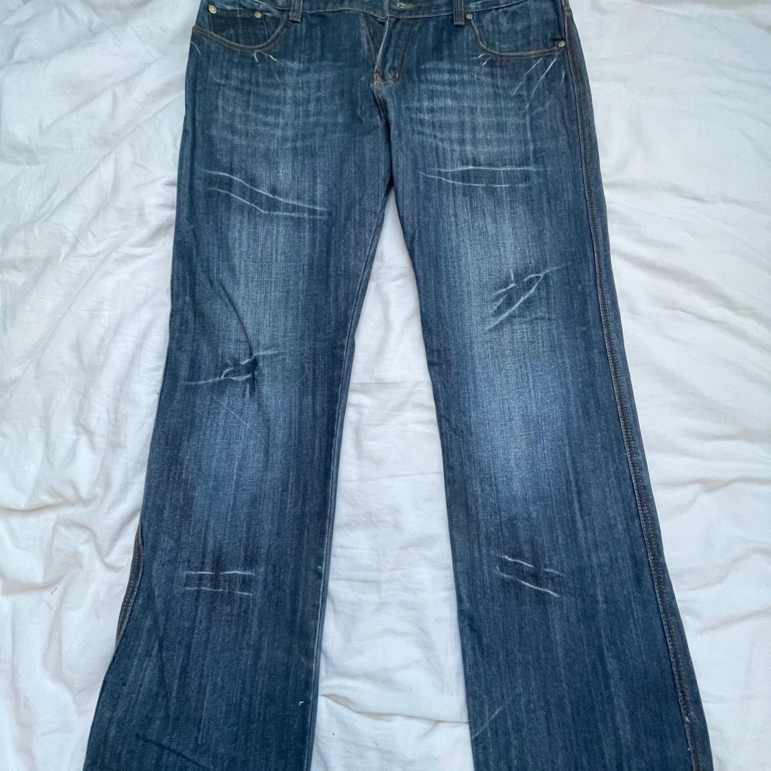 Blå jeans med broderade vingar från EG Burghilio - 2