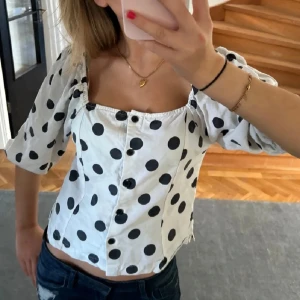 Blus - Jättesöt prickig blus❤️ nyskick!