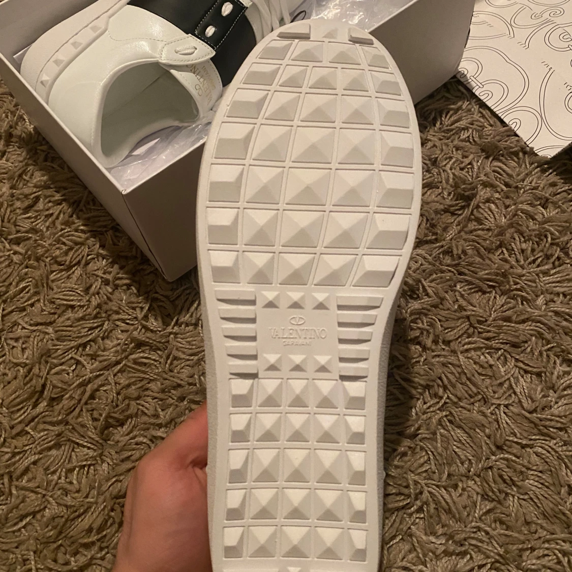 Valentino Garavani vita sneakers med svart band - 3