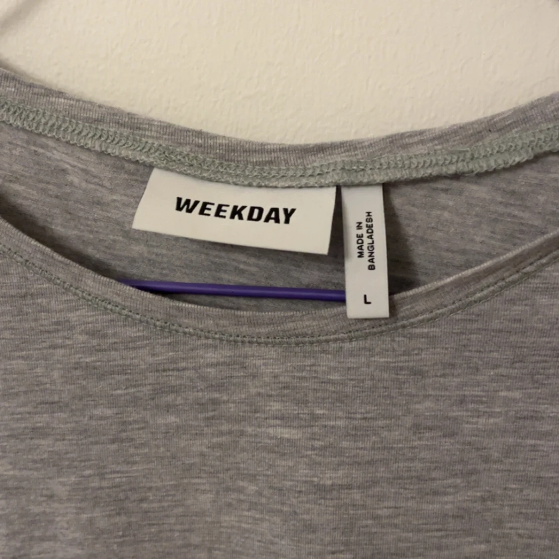 Grå Tshirt från weekday - 90