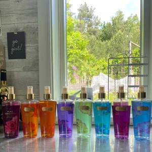 Vs body mists 40 kr/st - Säljer dofterna Pure Seduction, Coconut Passion, Vanilla Lace, Love Spell, Pear Glacé, Aqua Kiss, Mango Temptation och Endless Love ifrån Victoria’s secret. Dem flesta är i princip helt fulla. 40 kr styck. Skriv till mig vilken du vill köpa så lägger jag upp en separat annons! 