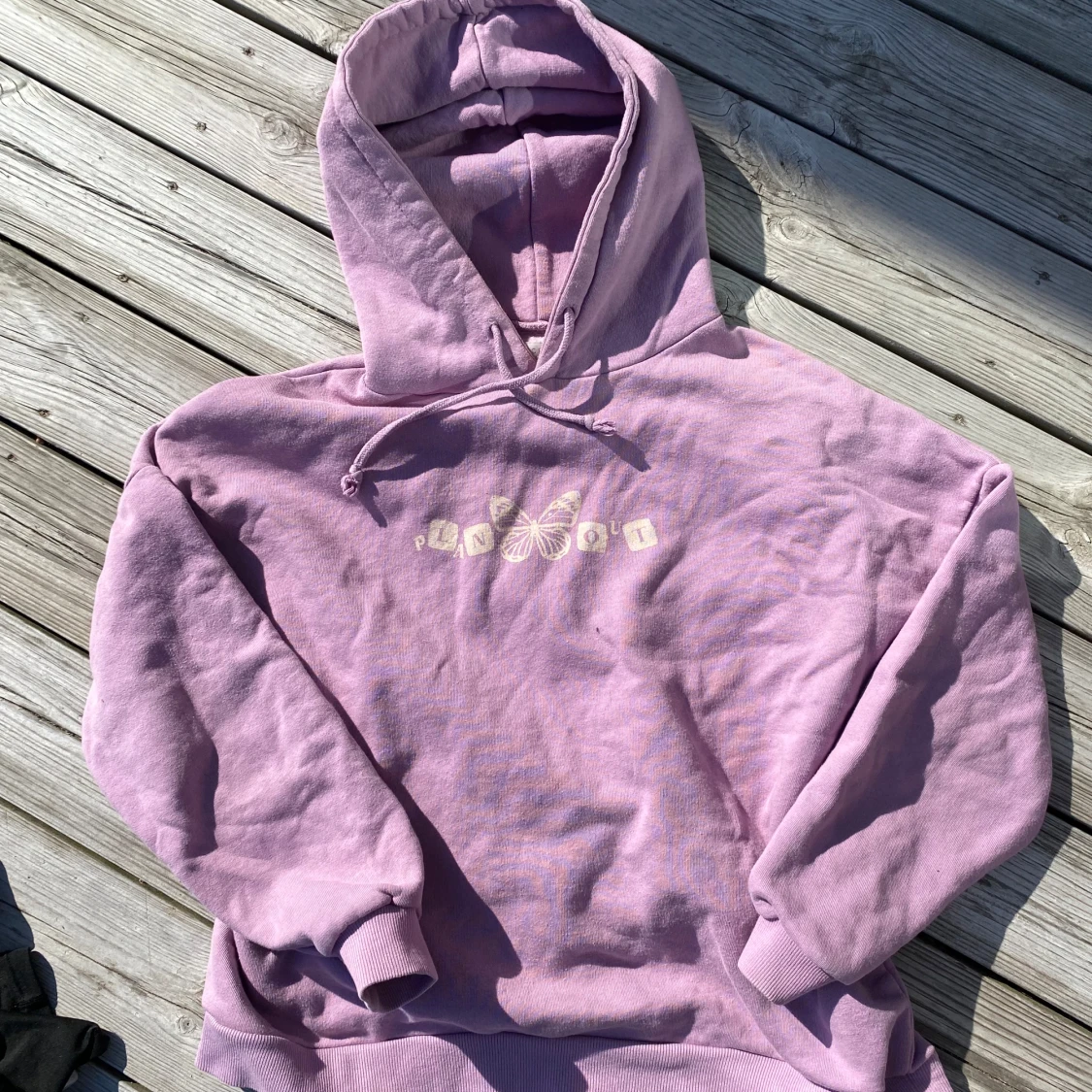 Ljuslila hoodie från Pull&Bear