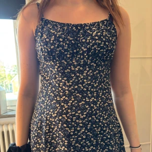 Sommarklänning - Fin klänning med inga tecken på användning 