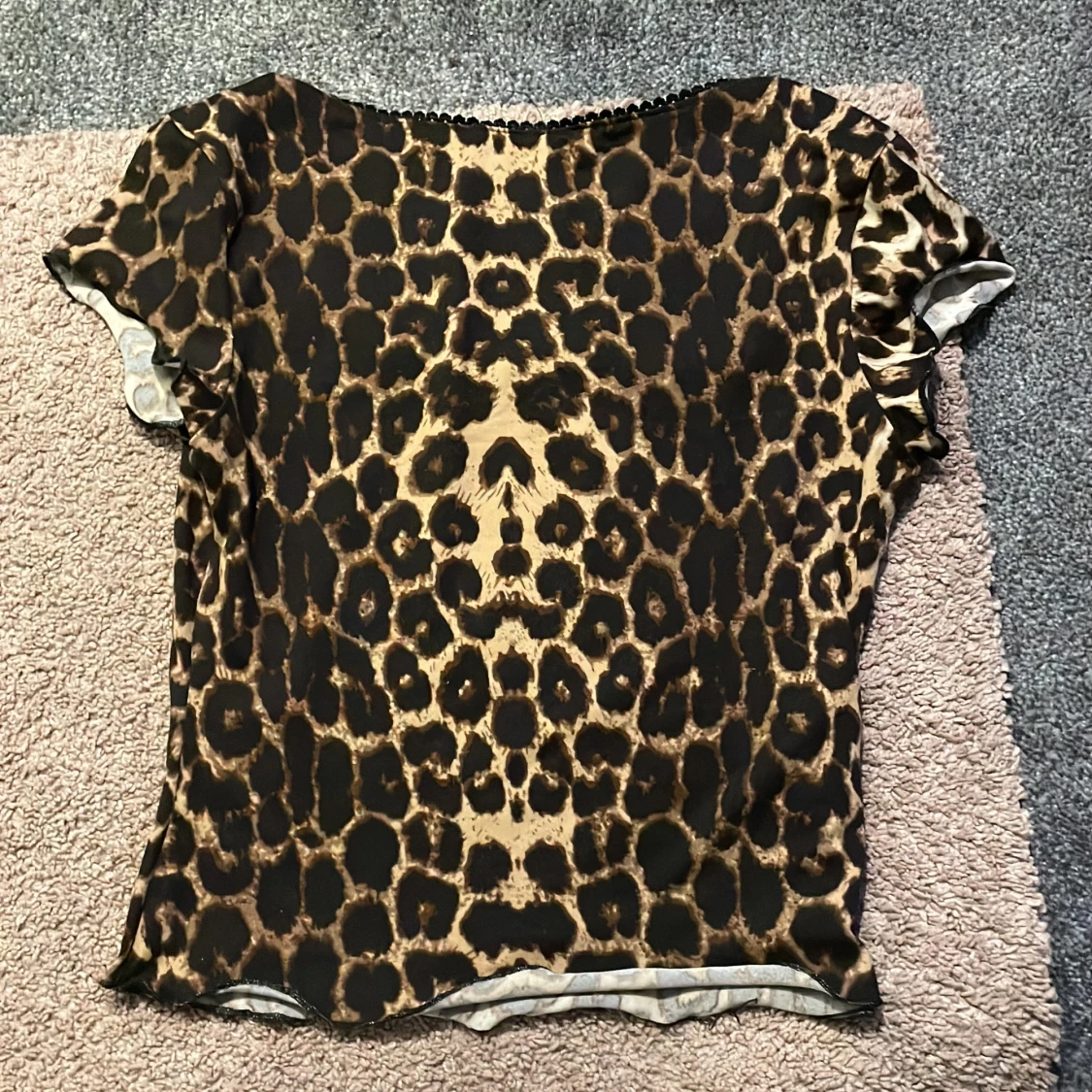 Leopardmönstrad topp med rosett - 3