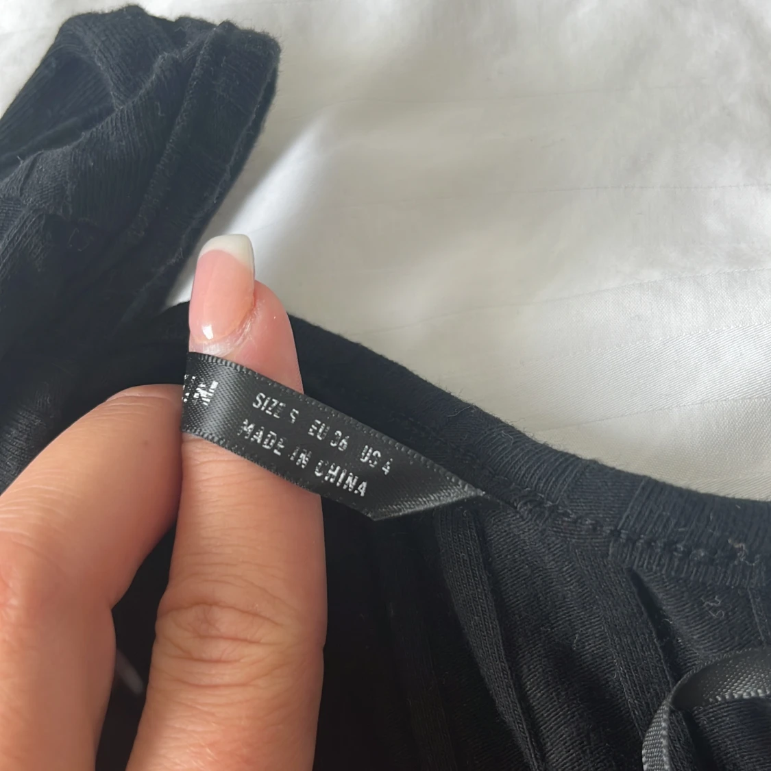 Svart one shoulder kortklänning H&M - 2