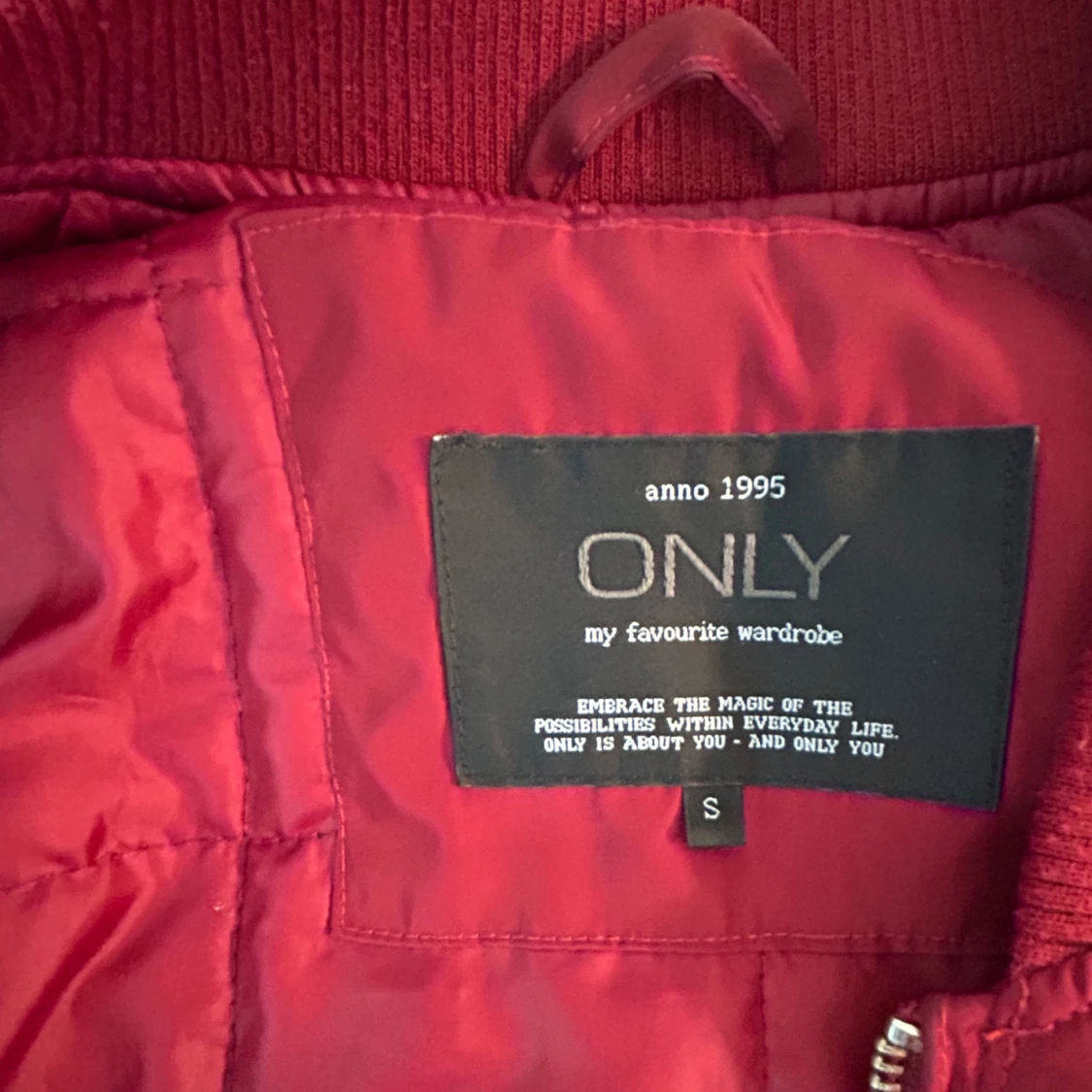 Röd bomberjacka från ONLY, stl S - 1