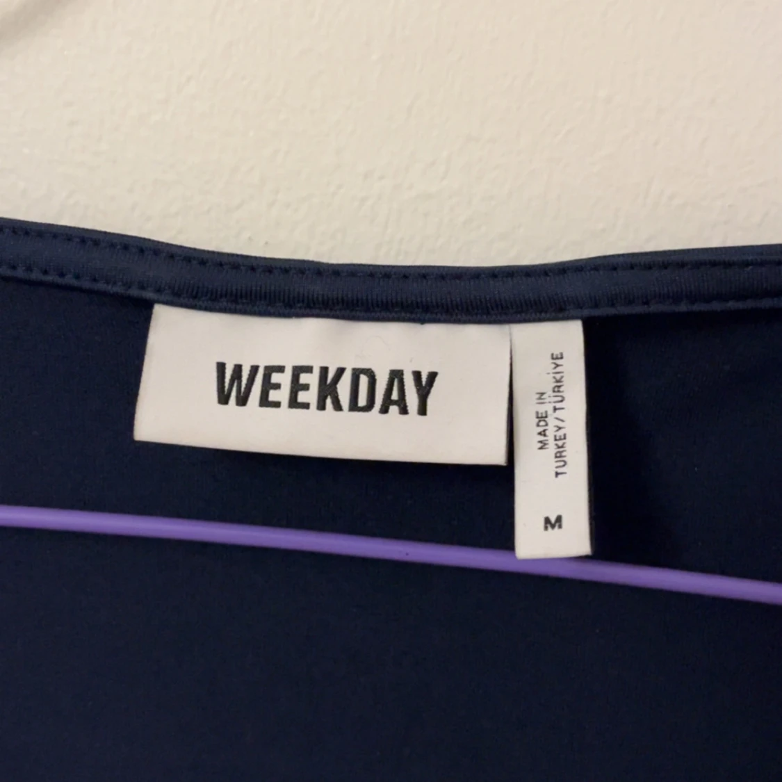 Marinblå topp från weekday - 91