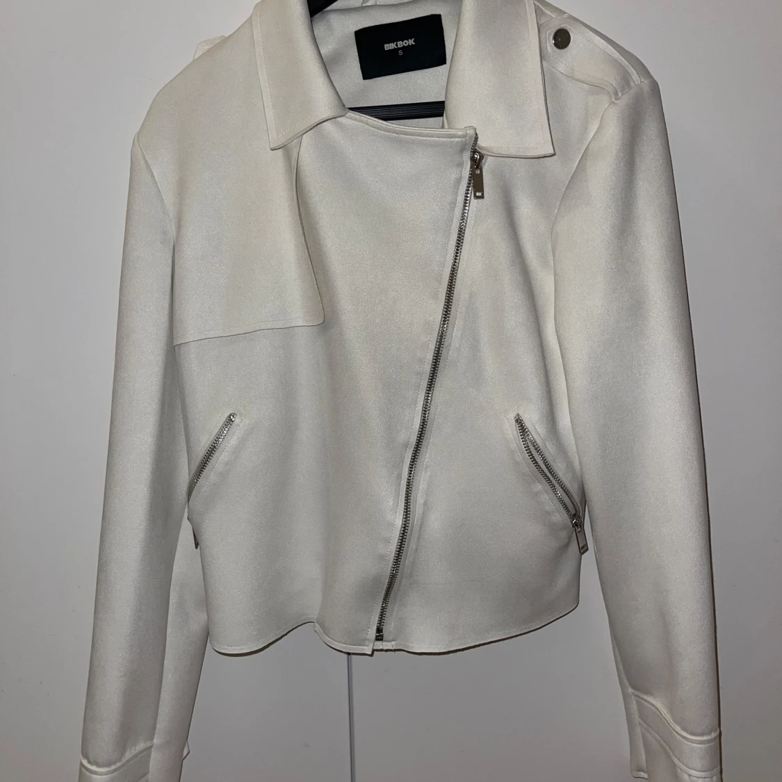 Vit jacka från Bik Bok - 1