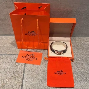 Silver armband - Silver svart armband. Skriv vid frågor