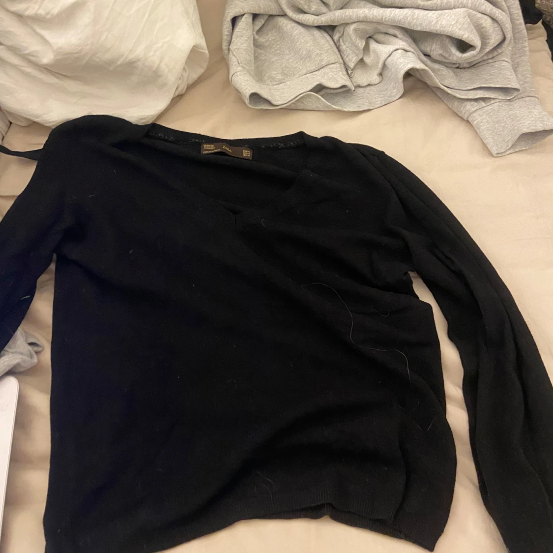 Svart stickad v-ringad tröja från Zara