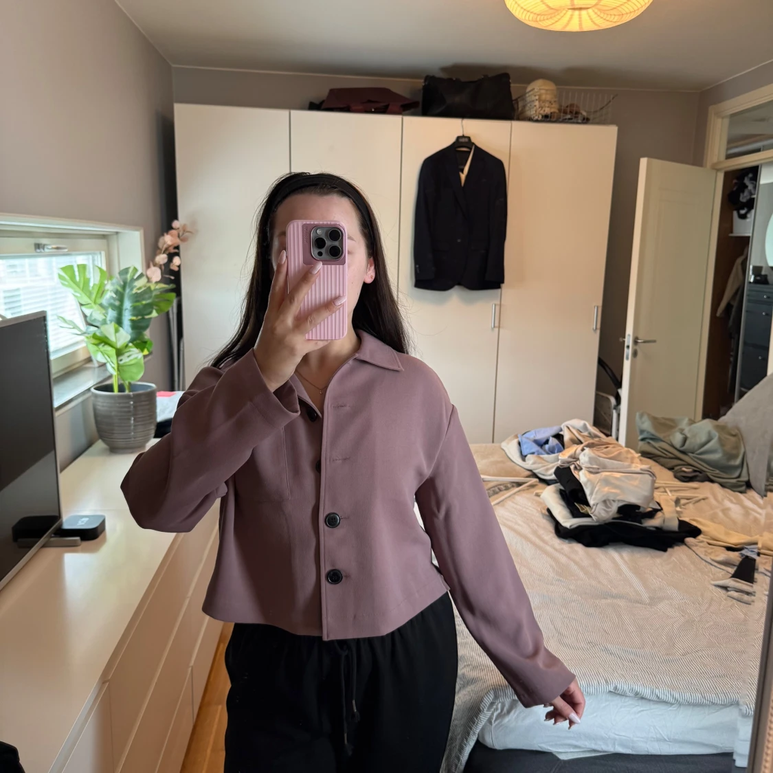 Ljuslila croppad kavaj med stora knappar - 1