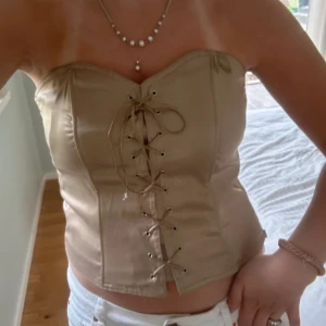 Superfin topp  - Korsettliknande topp! Superfin 