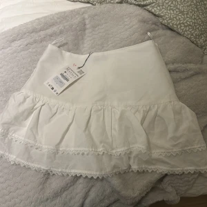 Kjol - Volang kjol frpn zara med lapp kvar