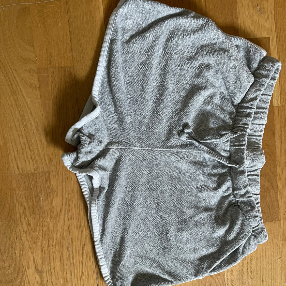 Grå mjuka shorts från Dreams