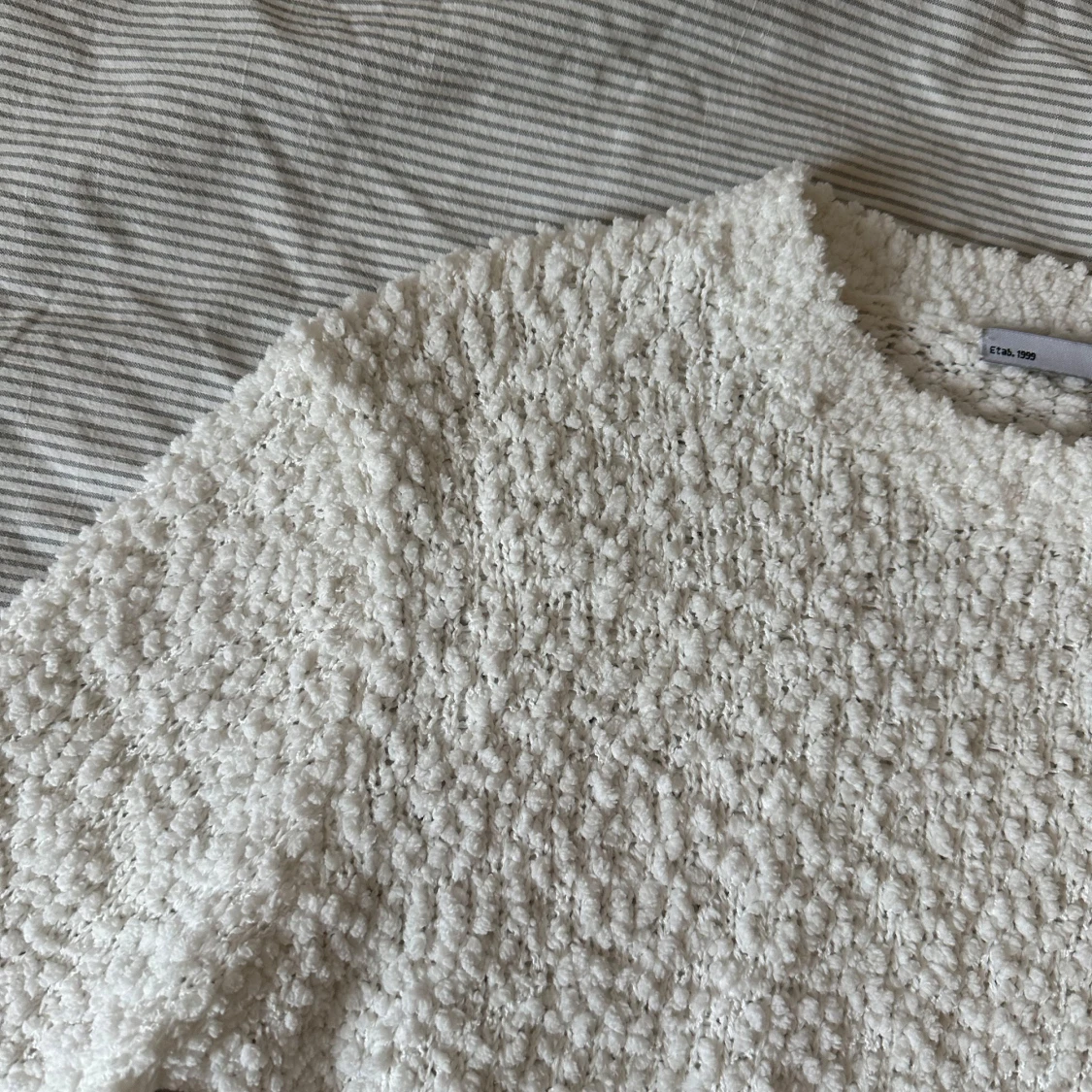 Vit fluffig stickad tröja - 1