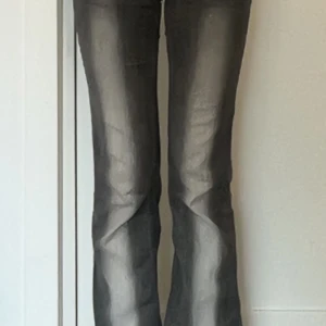Cheap monday jeans - Köpte på Plick för 400kr, storlek 27/30 passar perfekt i midjan och längden på mig som är ca 163