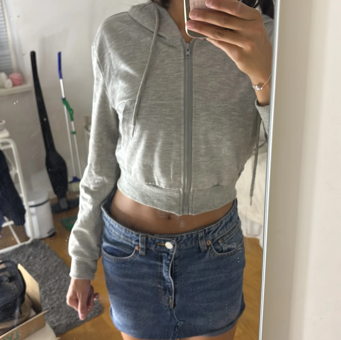 Grå croppad hoodiejacka från SHEIN - 1