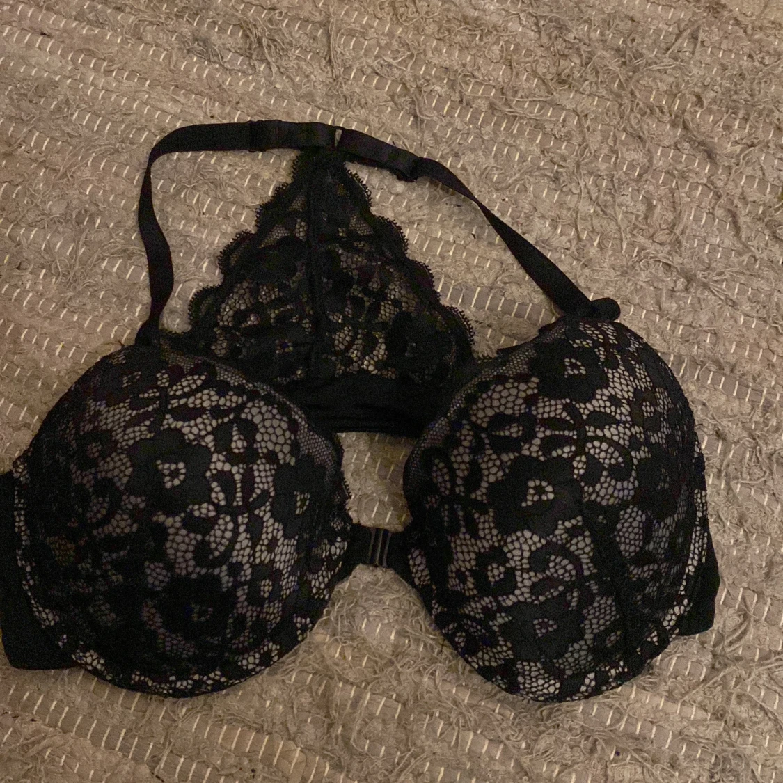 Svart spetsig bh