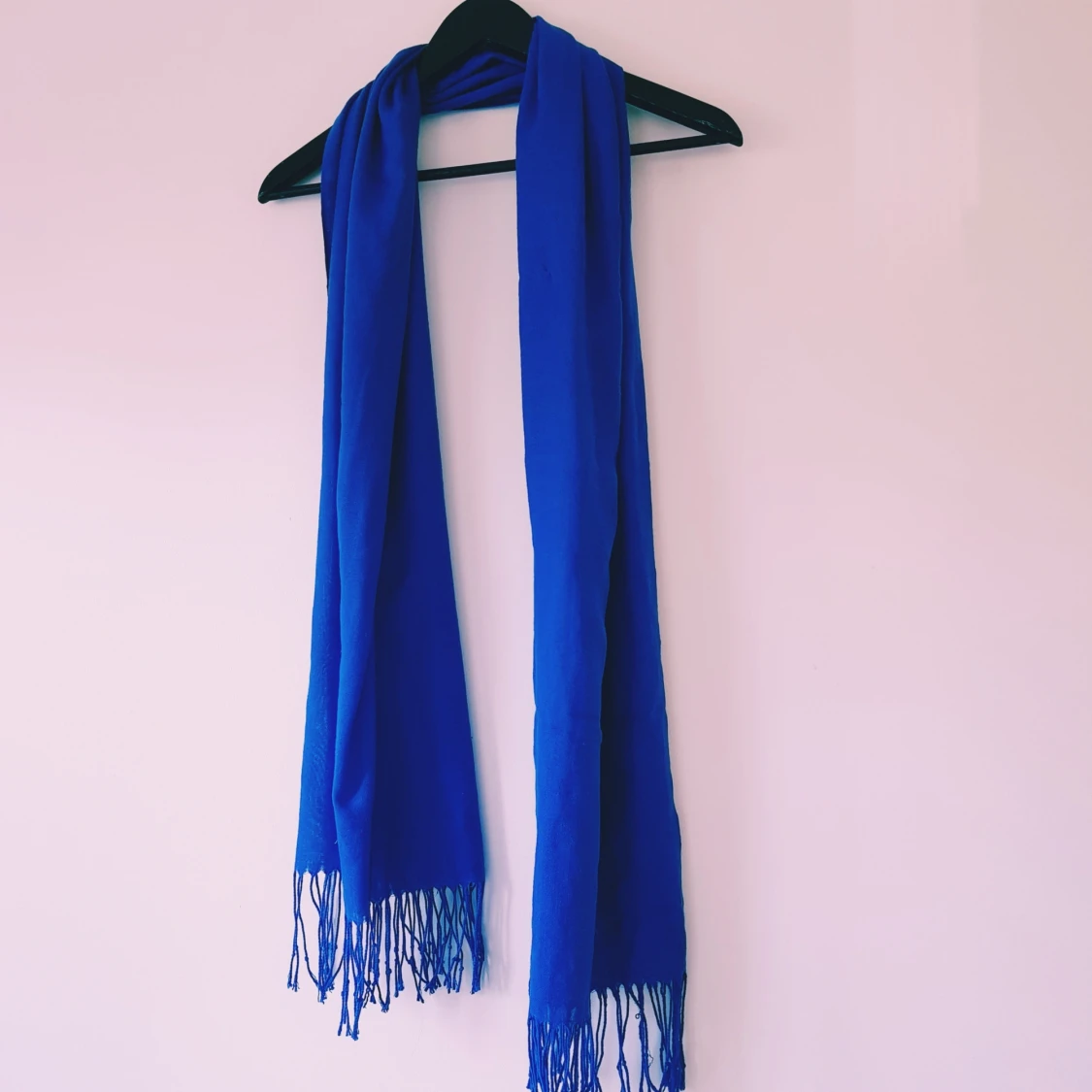 Kornblå halsduk med fransar - 1