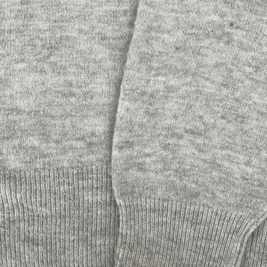 Beige offshoulder stickad tröja - 2