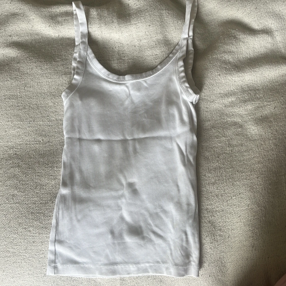 Vit ribbad linnetopp