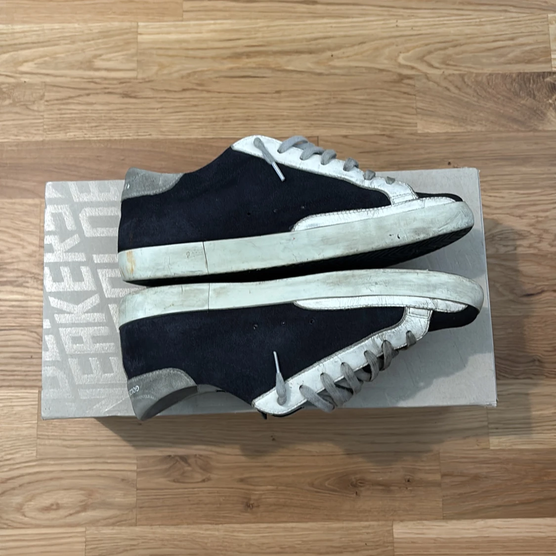 Golden Goose svarta och vita sneakers - 2