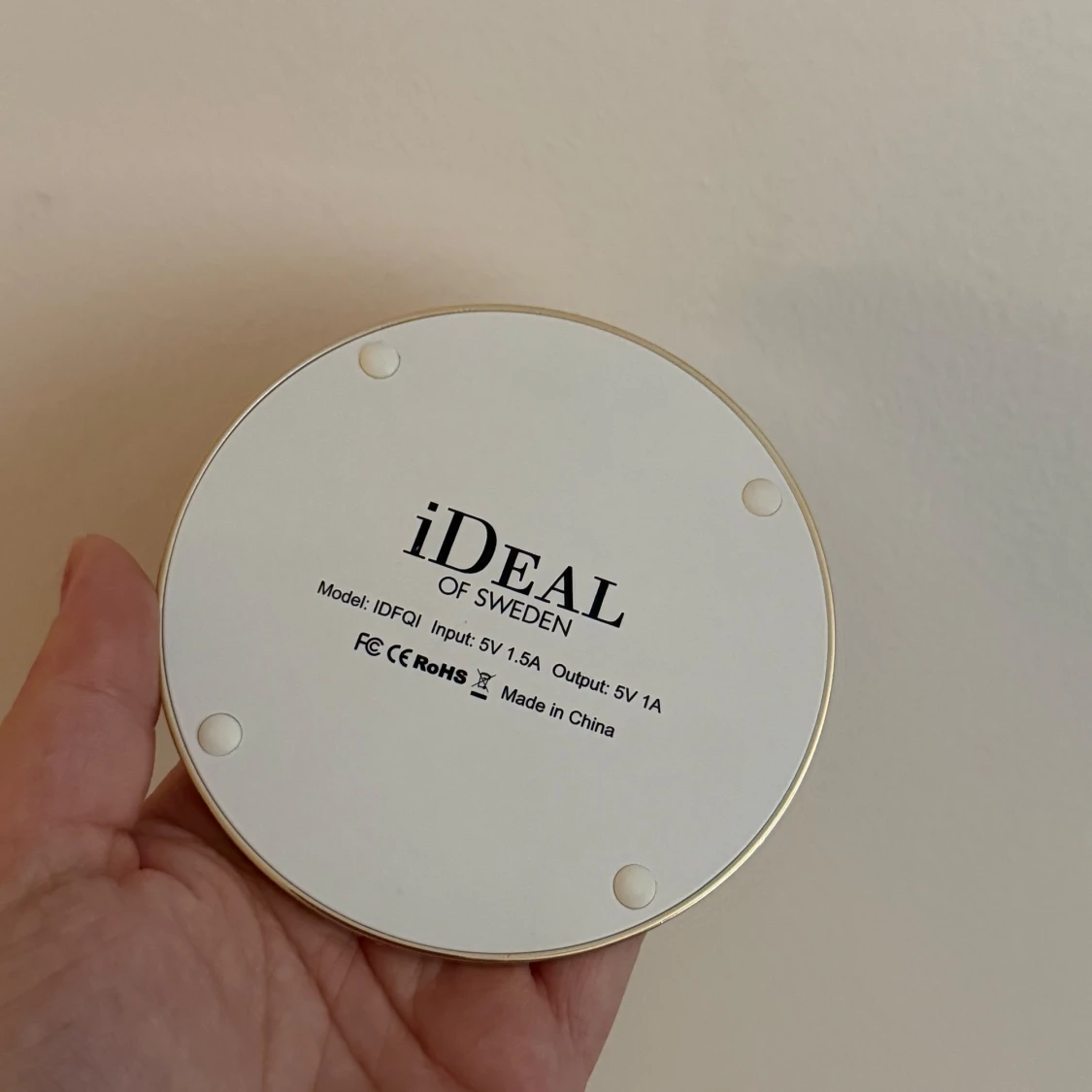 QI charger - Ideal of Sweden - 1