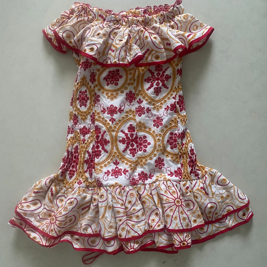 Broderie Anglais off shoulder klänning  - 2