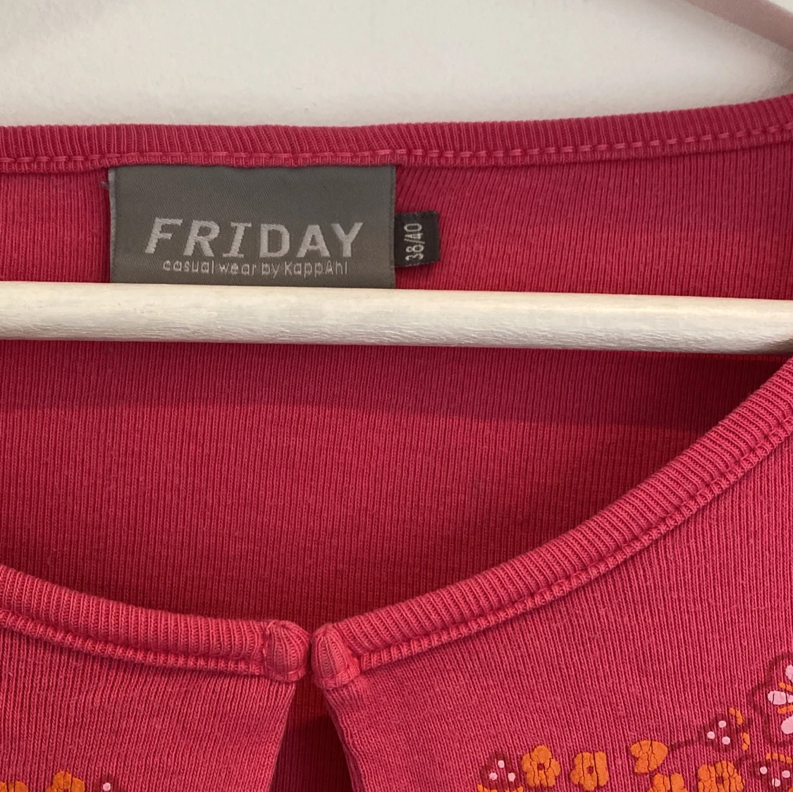 Rosa topp med broderi från KappAhl - 2