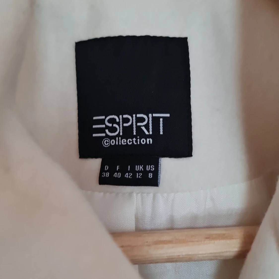 Beige trenchcoat från Esprit - 3