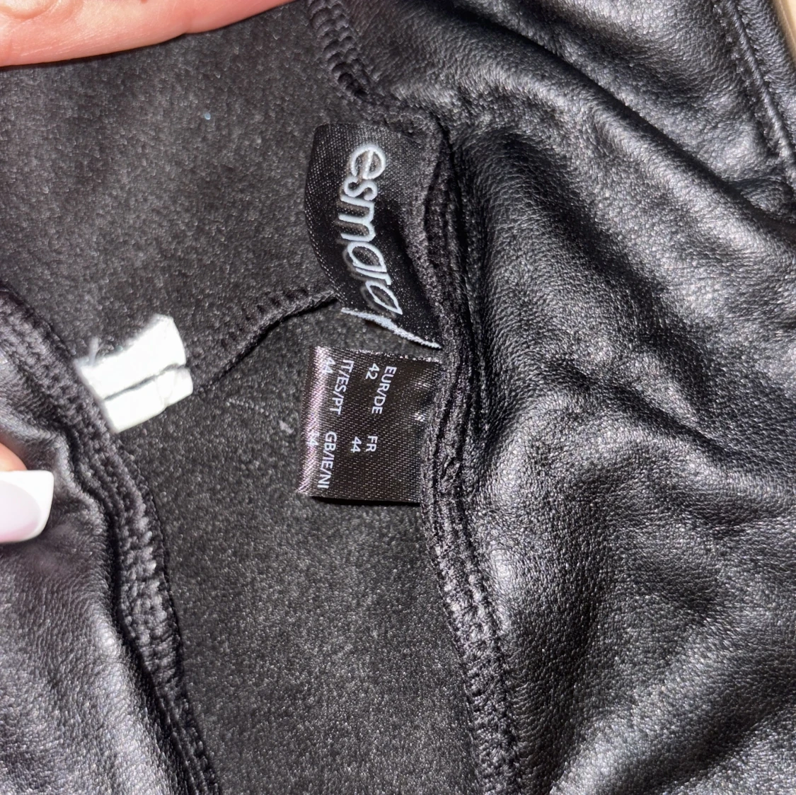 Svarta leggings i skinnimitation - 4