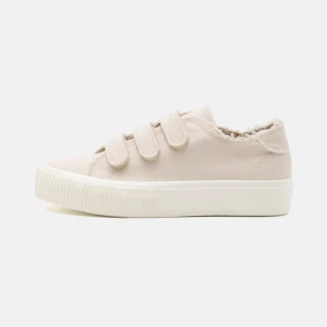 Beige jeans even&odd skor! - SÖKER!!!! Jag söker dessa beiga jeans skorna ifrån even&odd. Storlek 39. Hör gärna av er om ni säljer💘💘💘