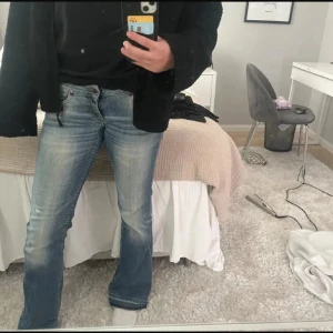 Lågmidjade bootcut jeans  - Snygga low waist jeans från lee! Storlek w27 L32❤️