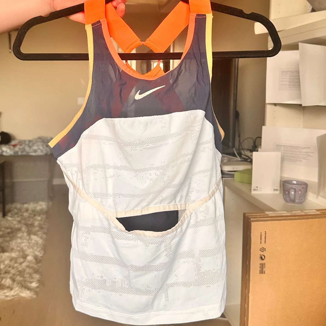 Nike sportlinne med färgglada detaljer